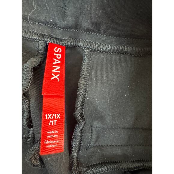 Spanx Dressy black dress pant with faux buttons 1X - Picture 5 of 8